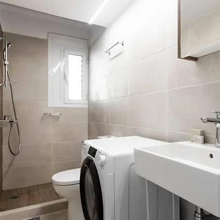 Capacious 3br In The Heart Of Marousi Apartment *