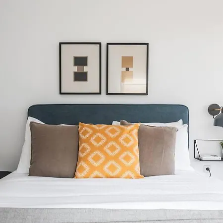 Capacious 3br In The Heart Of Marousi Athens
