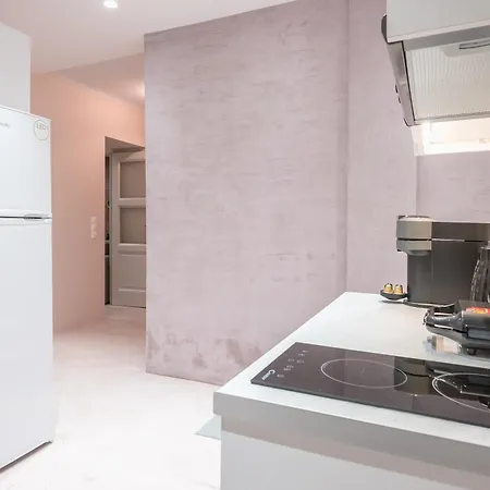 Center Retreat: Modern Two Bedroom Apartment
