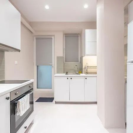 Center Retreat: Modern Two Bedroom * Athens