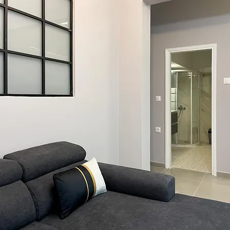 3-bedroom Fabulous In The City Center Apartment *