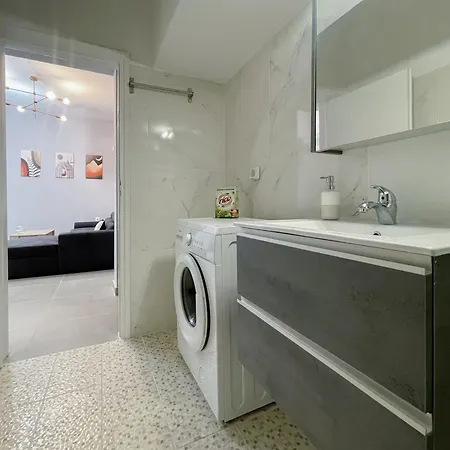 3-bedroom Fabulous In The City Center Apartment