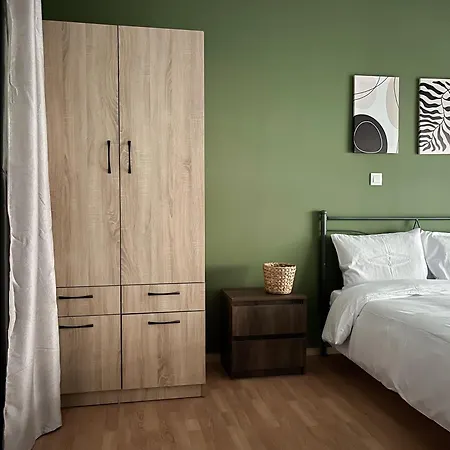 3-bedroom Fabulous In The City Center Apartment *