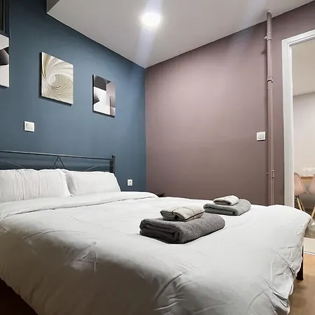 3-bedroom Fabulous In The City Center Apartment *
