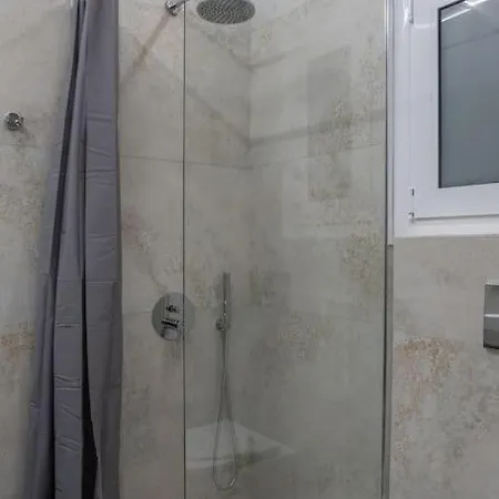 Contemporary Comfort In Διαμέρισμα