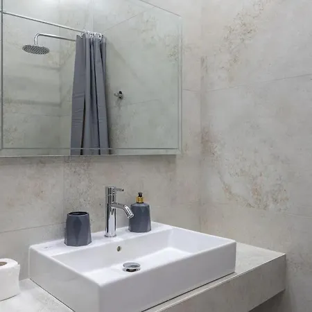 Contemporary Comfort In Διαμέρισμα *