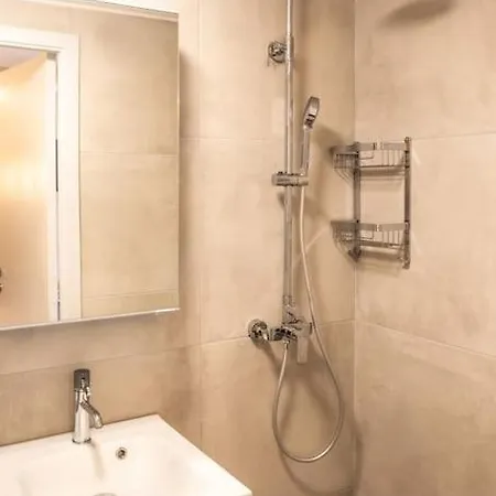 Apartment Stylish With Gorgeous Private Yard! Athens