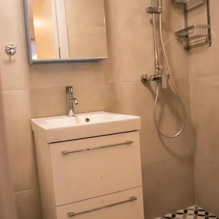 Stylish With Gorgeous Private Yard! * Athens