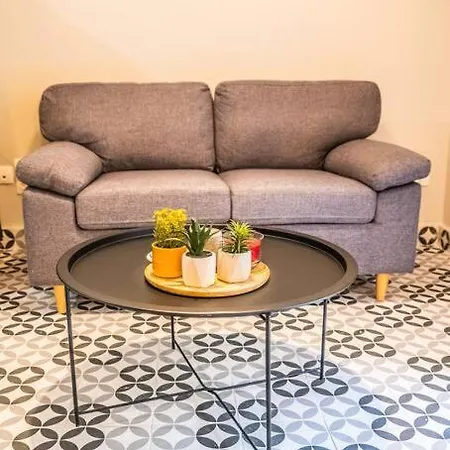 Stylish With Gorgeous Private Yard! Athens