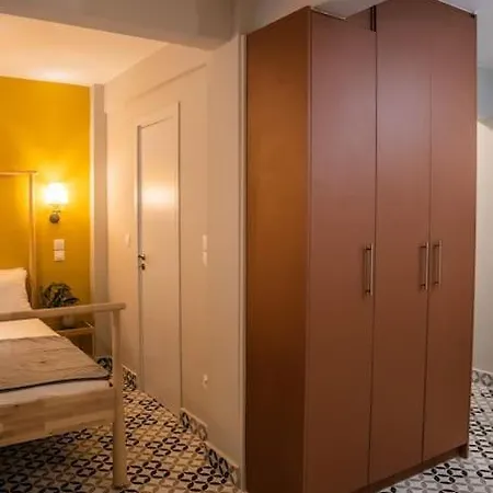 Stylish With Gorgeous Private Yard! Athens