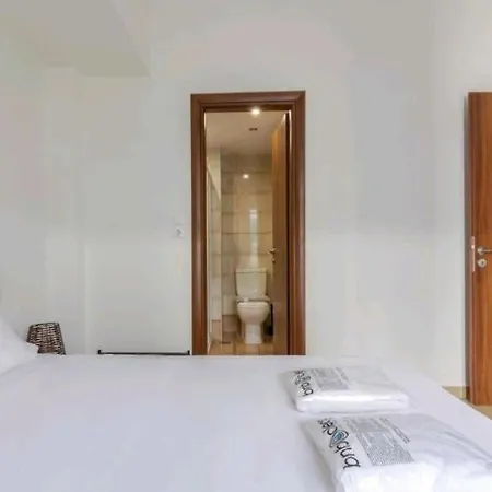 Daire Spacious 3bdr W/balcony-5 Mins To Acropolis