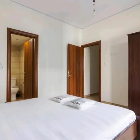Apartment Spacious 3bdr W/balcony-5 Mins To Acropolis *