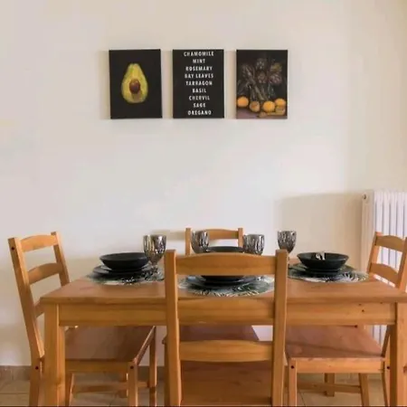 Apartment Spacious 3bdr W/balcony-5 Mins To Acropolis