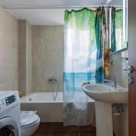 Spacious 3bdr W/balcony-5 Mins To Acropolis Apartment Athens