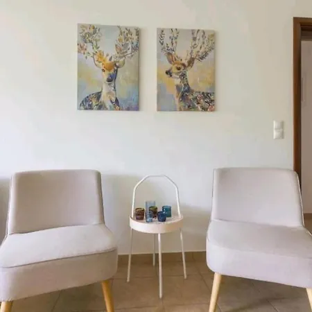 Spacious 3bdr W/balcony-5 Mins To Acropolis Athens