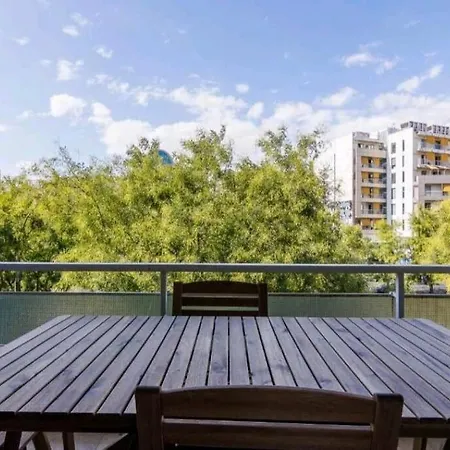 Spacious 3bdr W/balcony-5 Mins To Acropolis Apartment *