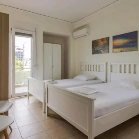 Apartment Spacious 3bdr W/balcony-5 Mins To Acropolis *