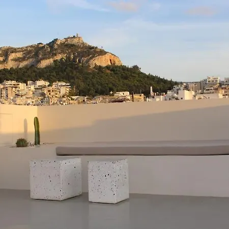 Penthouse With Private Rooftop And Hot Tub Athens