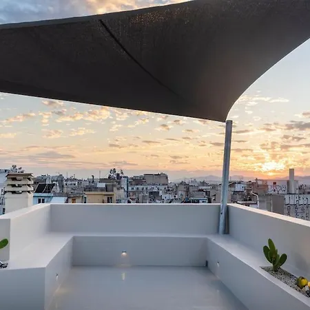 Penthouse With Private Rooftop And Hot Tub Athens