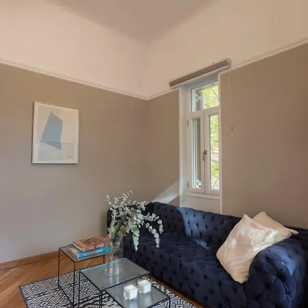 Acropolis Maisonette 3br 6ppl 15min Metro&museum Apartment *