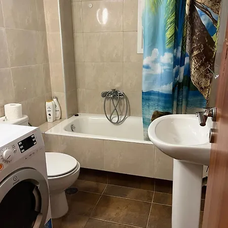 Apartment Spacious 3bdr W/balcony-5 Mins To Acropolis *
