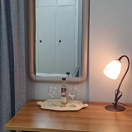Apartment Joanna's Heart Of One Br Charm Balcony View Walk To Tourist Spots *