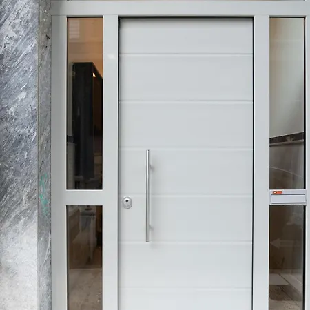 Twin Heights: A Retro For 3 Apartment Athens