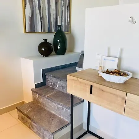 Luxury Maisonette With Shared Pool