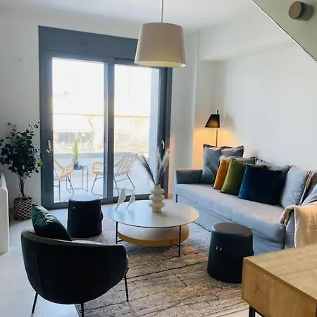 Luxury Maisonette With Shared Pool *