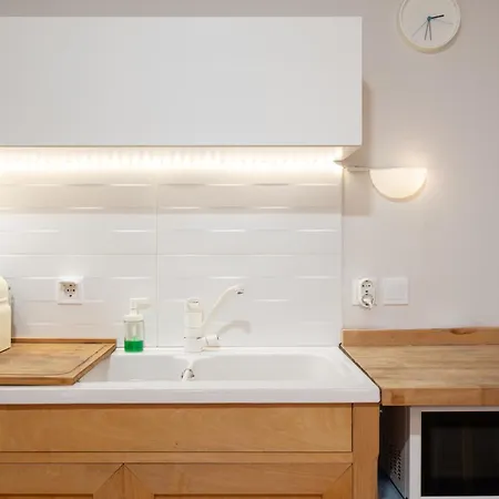 Bright, Cosy Close To Glyfada & Center