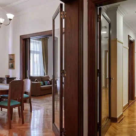 Stylish Luxury In Plaka Apartment
