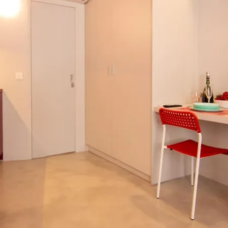 Red Cosy In Center *