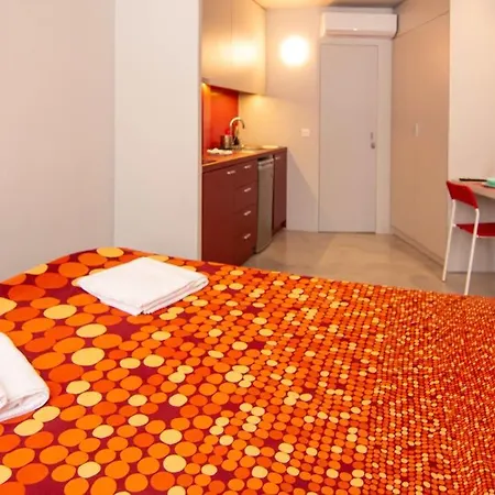 Red Cosy In Center Apartment *