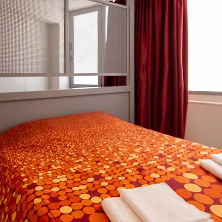 Apartment Red Cosy In Center
