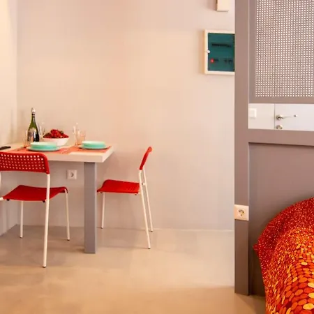 Red Cosy In Center * Athens