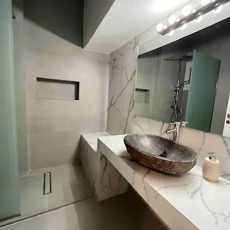 2bdr In Plaka-2 Mins Walk To Syntagma Apartment Athens