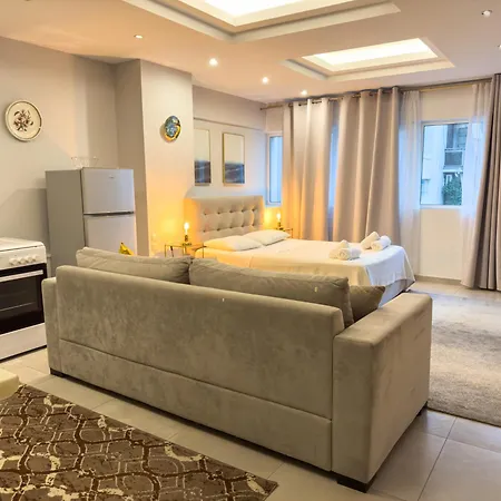 Glamorous & Spacious Renovated Apartment, Syntagma, Dt Athens