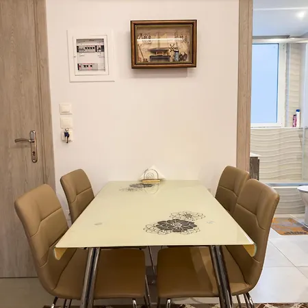 Apartment Glamorous & Spacious Renovated Apartment, Syntagma, Dt