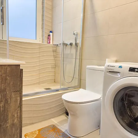 Apartment Glamorous & Spacious Renovated Apartment, Syntagma, Dt Athens