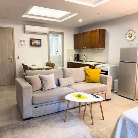Glamorous & Spacious Renovated Apartment, Syntagma, Dt Apartment