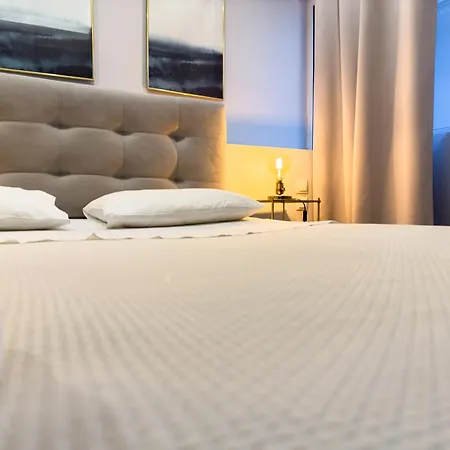 Glamorous & Spacious Renovated Apartment, Syntagma, Dt Apartment