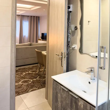 Glamorous & Spacious Renovated Apartment, Syntagma, Dt Apartment Athens