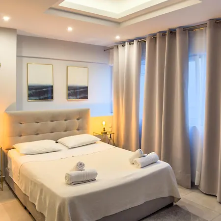 Glamorous & Spacious Renovated Apartment, Syntagma, Dt *