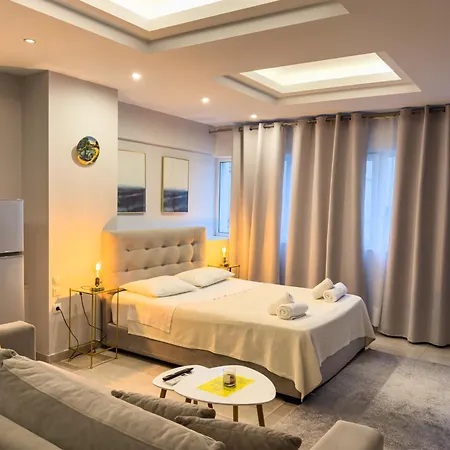 Glamorous & Spacious Renovated Apartment, Syntagma, Dt * Athens