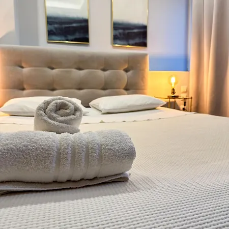 Glamorous & Spacious Renovated Apartment, Syntagma, Dt Apartment *