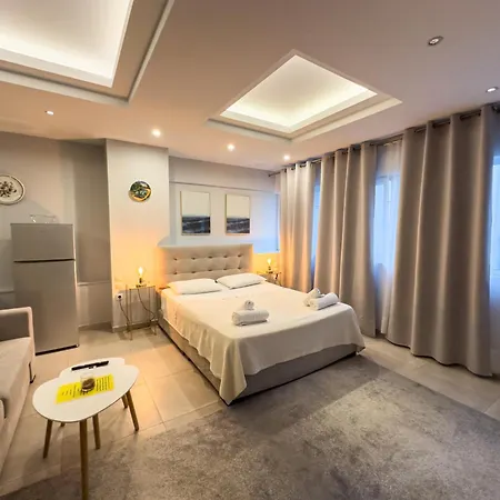 Glamorous & Spacious Renovated Apartment, Syntagma, Dt Apartment