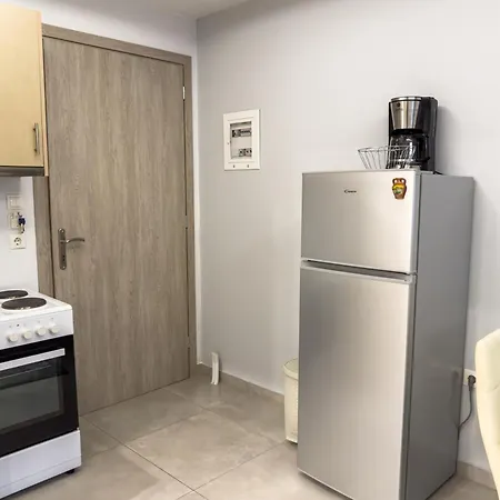 Contemporary & Spacious Renovated Apartment, Dt Syntagma, /touristic Area Apartment *