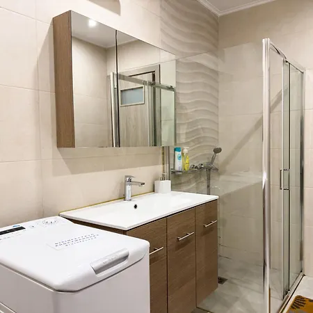 Apartment Contemporary & Spacious Renovated Apartment, Dt Syntagma, /touristic Area