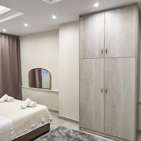 Apartment Contemporary & Spacious Renovated Apartment, Dt Syntagma, /touristic Area Athens