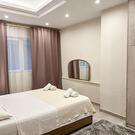 Apartment Contemporary & Spacious Renovated Apartment, Dt Syntagma, /touristic Area *